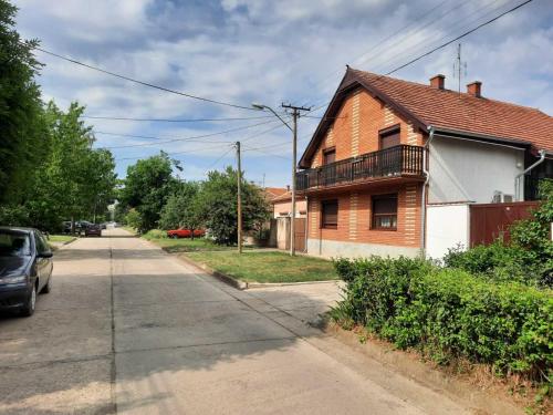 Royal Rose Bela Crkva – luksuzan smeštaj sa romantičnim enterijerom i prijatnom atmosferom blizu jezera.