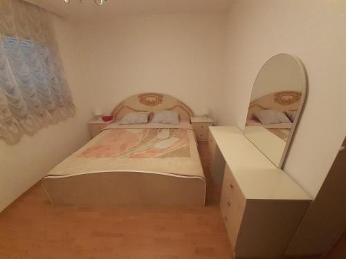 Lepo uređen enterijer apartmana Nole 2 u prirodnom okruženju Homolja blizu vrela