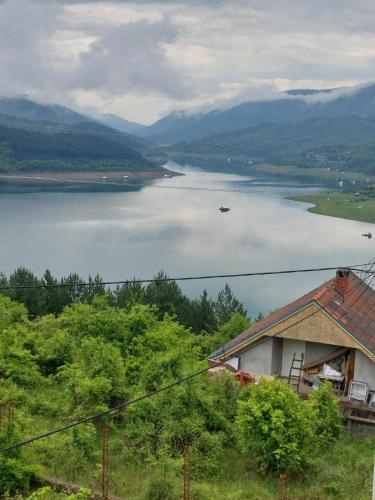 Apartmani Vlatković 2 Zavojsko jezero – smeštaj uz planinsko jezero i prirodu