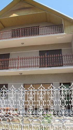 Lelita Bela Crkva – rustičan apartman sa autentičnim enterijerom i prijatnim ambijentom blizu jezera.