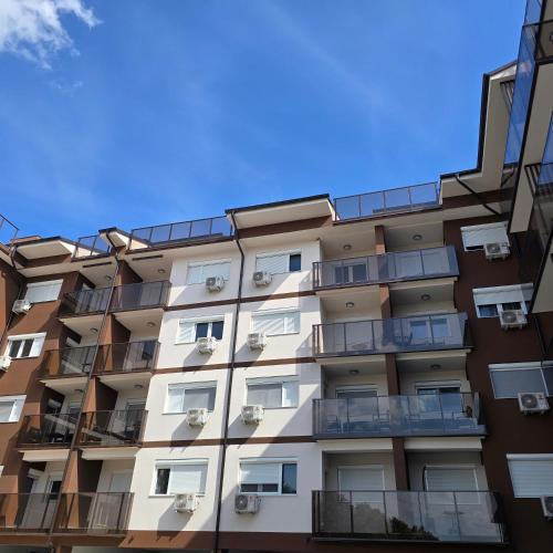 Komforan i funkcionalan smeštaj L&N apartmani na Srebrnom jezeru u Srbiji