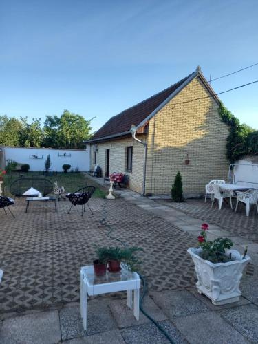 Rajj Bela Crkva – komforan apartman sa dvorištem i mirnim okruženjem u blizini jezera i centra 